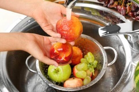 lavar frutas para prevenir la aparición de parásitos en el cuerpo